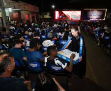 Noite de céu aberto, temperatura próxima a 30ºC e um filme na telona para todos assistirem de graça. O município de Marumbi, no Vale do Ivaí, foi o primeiro a receber o programa Cinema na Praça, uma iniciativa do Governo do Paraná e da Renault do Brasil, que propõe levar diversão e cultura para cidades pequenas que não possuem cinemas de rua ou em centros comerciais.