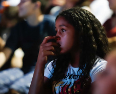 Noite de céu aberto, temperatura próxima a 30ºC e um filme na telona para todos assistirem de graça. O município de Marumbi, no Vale do Ivaí, foi o primeiro a receber o programa Cinema na Praça, uma iniciativa do Governo do Paraná e da Renault do Brasil, que propõe levar diversão e cultura para cidades pequenas que não possuem cinemas de rua ou em centros comerciais.