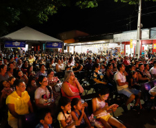 Noite de céu aberto, temperatura próxima a 30ºC e um filme na telona para todos assistirem de graça. O município de Marumbi, no Vale do Ivaí, foi o primeiro a receber o programa Cinema na Praça, uma iniciativa do Governo do Paraná e da Renault do Brasil, que propõe levar diversão e cultura para cidades pequenas que não possuem cinemas de rua ou em centros comerciais.