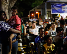 Noite de céu aberto, temperatura próxima a 30ºC e um filme na telona para todos assistirem de graça. O município de Marumbi, no Vale do Ivaí, foi o primeiro a receber o programa Cinema na Praça, uma iniciativa do Governo do Paraná e da Renault do Brasil, que propõe levar diversão e cultura para cidades pequenas que não possuem cinemas de rua ou em centros comerciais.