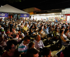 Noite de céu aberto, temperatura próxima a 30ºC e um filme na telona para todos assistirem de graça. O município de Marumbi, no Vale do Ivaí, foi o primeiro a receber o programa Cinema na Praça, uma iniciativa do Governo do Paraná e da Renault do Brasil, que propõe levar diversão e cultura para cidades pequenas que não possuem cinemas de rua ou em centros comerciais.