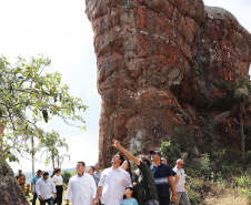 O governador Carlos Massa Ratinho Junior acompanha neste domingo (13) o Festival de Balonismo, que acontece no Parque Estadual de Vila Velha, em Ponta Grossa. Presente: prefeito de Ponta Grossa, Marcelo Rangel; secretário de Desenvolvimento Sustentável e Turismo, Márcio Nunes; Sandro Alex; entre outros.Ponta Grossa, 13-10-19.Foto: Arnaldo Alves / AEN.
