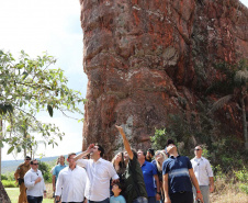 O governador Carlos Massa Ratinho Junior acompanha neste domingo (13) o Festival de Balonismo, que acontece no Parque Estadual de Vila Velha, em Ponta Grossa. Presente: prefeito de Ponta Grossa, Marcelo Rangel; secretário de Desenvolvimento Sustentável e Turismo, Márcio Nunes; Sandro Alex; entre outros.Ponta Grossa, 13-10-19.Foto: Arnaldo Alves / AEN.