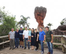 O governador Carlos Massa Ratinho Junior acompanha neste domingo (13) o Festival de Balonismo, que acontece no Parque Estadual de Vila Velha, em Ponta Grossa. Presente: prefeito de Ponta Grossa, Marcelo Rangel; secretário de Desenvolvimento Sustentável e Turismo, Márcio Nunes; Sandro Alex; entre outros.Ponta Grossa, 13-10-19.Foto: Arnaldo Alves / AEN.