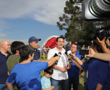 O governador Carlos Massa Ratinho Junior acompanha neste domingo (13) o Festival de Balonismo, que acontece no Parque Estadual de Vila Velha, em Ponta Grossa. Presente: prefeito de Ponta Grossa, Marcelo Rangel; secretário de Desenvolvimento Sustentável e Turismo, Márcio Nunes; Sandro Alex; entre outros.Ponta Grossa, 13-10-19.Foto: Arnaldo Alves / AEN.
