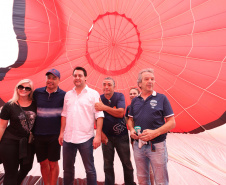 O governador Carlos Massa Ratinho Junior acompanha neste domingo (13) o Festival de Balonismo, que acontece no Parque Estadual de Vila Velha, em Ponta Grossa. Presente: prefeito de Ponta Grossa, Marcelo Rangel; secretário de Desenvolvimento Sustentável e Turismo, Márcio Nunes; Sandro Alex; entre outros.Ponta Grossa, 13-10-19.Foto: Arnaldo Alves / AEN.