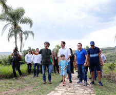 Quem foi até o Parque Estadual de Vila Velha neste domingo (13) viu um cenário diferente. Cerca de 10 balões de diversos tamanhos e formatos coloriram o céu na 1ª Revoada de Balões. 

O governador Carlos Massa Ratinho Junior prestigiou o evento e disse que o investimento no turismo ambiental é a tendência mundial. 