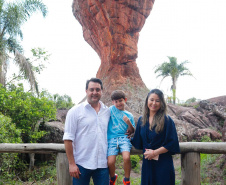 Quem foi até o Parque Estadual de Vila Velha neste domingo (13) viu um cenário diferente. Cerca de 10 balões de diversos tamanhos e formatos coloriram o céu na 1ª Revoada de Balões. 

O governador Carlos Massa Ratinho Junior prestigiou o evento e disse que o investimento no turismo ambiental é a tendência mundial. 
