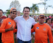 Quem foi até o Parque Estadual de Vila Velha neste domingo (13) viu um cenário diferente. Cerca de 10 balões de diversos tamanhos e formatos coloriram o céu na 1ª Revoada de Balões. 

O governador Carlos Massa Ratinho Junior prestigiou o evento e disse que o investimento no turismo ambiental é a tendência mundial. 