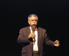 Governo 5.0 – Inovação a Serviço da População, Como Fazer Diferente, Como Pensar Diferente. Na foto, o professor Neri dos Santos. Foto: Arnaldo ALves/AEN