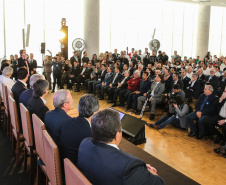 O governador Carlos Massa Ratinho Junior e a ministra da Agricultura, Pecuária e Abastecimento, Tereza Cristina, anunciam nesta terça-feira (15),  no Palácio Iguaçu, em Curitiba, a suspensão das campanhas de vacinação contra febre aftosa em rebanhos bovinos e de bufalinos no Paraná.  Curitiba, 14/10/2019 - Foto: Geraldo Bubniak/AEN