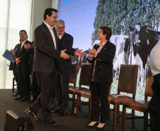 O governador Carlos Massa Ratinho Junior e a ministra da Agricultura, Pecuária e Abastecimento, Tereza Cristina, anunciam nesta terça-feira (15),  no Palácio Iguaçu, em Curitiba, a suspensão das campanhas de vacinação contra febre aftosa em rebanhos bovinos e de bufalinos no Paraná.  Curitiba, 14/10/2019 - Foto: Geraldo Bubniak/AEN