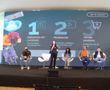 O Governo do Estado abriu espaço para novos empreendedores mostrarem seus negócios na Semana Paraná Inovador. Nesta quarta-feira (16), a rodada de apresentações Impacta Paraná - Inovação Social em Movimento levou para o Palácio Iguaçu pessoas que encontraram soluções que ajudam as pessoas nas áreas de saúde, meio ambiente e acessibilidade.Foto: Ari Dias/AEN