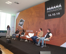 O Governo do Estado abriu espaço para novos empreendedores mostrarem seus negócios na Semana Paraná Inovador. Nesta quarta-feira (16), a rodada de apresentações Impacta Paraná - Inovação Social em Movimento levou para o Palácio Iguaçu pessoas que encontraram soluções que ajudam as pessoas nas áreas de saúde, meio ambiente e acessibilidade.Foto: Ari Dias/AEN