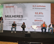 O Governo do Estado abriu espaço para novos empreendedores mostrarem seus negócios na Semana Paraná Inovador. Nesta quarta-feira (16), a rodada de apresentações Impacta Paraná - Inovação Social em Movimento levou para o Palácio Iguaçu pessoas que encontraram soluções que ajudam as pessoas nas áreas de saúde, meio ambiente e acessibilidade.Foto: Ari Dias/AEN