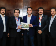As medidas do Governo que contribuem para o Paraná atrair investimentos e apresentar desempenho positivo em indicadores como o crescimento da produção industrial e a abertura de empregos, foram tema da palestra do governador Carlos Massa Ratinho Junior, nesta quarta-feira (16), para empresários de Londrina e região.