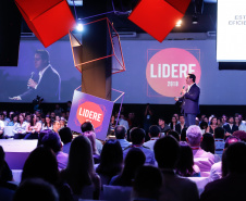 As medidas do Governo que contribuem para o Paraná atrair investimentos e apresentar desempenho positivo em indicadores como o crescimento da produção industrial e a abertura de empregos, foram tema da palestra do governador Carlos Massa Ratinho Junior, nesta quarta-feira (16), para empresários de Londrina e região.