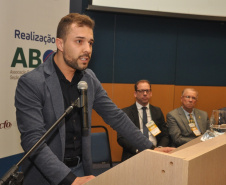 Até esta sexta-feira (18) acontece em Curitiba o Encontro Paranaense de Administradores e Técnicos em Saúde Pública Odontológica (Epatespo) e o XIV Congresso Internacional de Odontologia do Paraná (Ciopar). A Secretaria de Estado da Saúde é organizadora do encontro e participa do Ciopar com 200 odontólogos.Foto: Divulgação/SESA