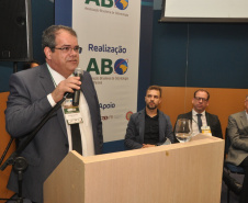 Até esta sexta-feira (18) acontece em Curitiba o Encontro Paranaense de Administradores e Técnicos em Saúde Pública Odontológica (Epatespo) e o XIV Congresso Internacional de Odontologia do Paraná (Ciopar). A Secretaria de Estado da Saúde é organizadora do encontro e participa do Ciopar com 200 odontólogos.Foto: Divulgação/SESA
