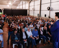 O governador Carlos Massa Ratinho Junior esteve nesta quinta-feira (17) na Agropec, nova feira agrotécnica de Guarapuava, na região central do Estado. No encontro com produtores, na abertura do evento, o governador destacou o fim da vacinação contra a febre aftosa no Paraná e disse que a região Centro-Sul será beneficiada pela medida.