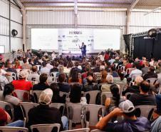 O governador Carlos Massa Ratinho Junior esteve nesta quinta-feira (17) na Agropec, nova feira agrotécnica de Guarapuava, na região central do Estado. No encontro com produtores, na abertura do evento, o governador destacou o fim da vacinação contra a febre aftosa no Paraná e disse que a região Centro-Sul será beneficiada pela medida.