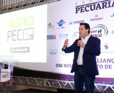 O governador Carlos Massa Ratinho Junior esteve nesta quinta-feira (17) na Agropec, nova feira agrotécnica de Guarapuava, na região central do Estado. No encontro com produtores, na abertura do evento, o governador destacou o fim da vacinação contra a febre aftosa no Paraná e disse que a região Centro-Sul será beneficiada pela medida.