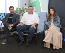 O Governo do Estado lançou nesta quinta-feira (17) o Paraná Solidário, aplicativo criado especialmente para promover a doação direta entre os cidadãos e as entidades beneficentes. A tecnologia, idealizada pela Secretaria da Justiça, Família e Trabalho, com apoio técnico da Celepar, é uma ponte entre empresas e pessoas físicas que queiram doar para instituições produtos como alimentos, roupas, móveis, eletrodomésticos, ração para animais. Foto: Ari Dias/AEN