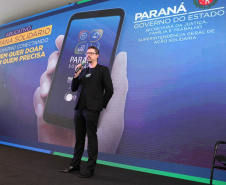 O Governo do Estado lançou nesta quinta-feira (17) o Paraná Solidário, aplicativo criado especialmente para promover a doação direta entre os cidadãos e as entidades beneficentes. A tecnologia, idealizada pela Secretaria da Justiça, Família e Trabalho, com apoio técnico da Celepar, é uma ponte entre empresas e pessoas físicas que queiram doar para instituições produtos como alimentos, roupas, móveis, eletrodomésticos, ração para animais. Foto: Ari Dias/AEN