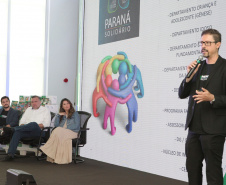 O Governo do Estado lançou nesta quinta-feira (17) o Paraná Solidário, aplicativo criado especialmente para promover a doação direta entre os cidadãos e as entidades beneficentes. A tecnologia, idealizada pela Secretaria da Justiça, Família e Trabalho, com apoio técnico da Celepar, é uma ponte entre empresas e pessoas físicas que queiram doar para instituições produtos como alimentos, roupas, móveis, eletrodomésticos, ração para animais. Foto: Ari Dias/AEN