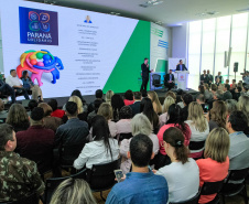 O Governo do Estado lançou nesta quinta-feira (17) o Paraná Solidário, aplicativo criado especialmente para promover a doação direta entre os cidadãos e as entidades beneficentes. A tecnologia, idealizada pela Secretaria da Justiça, Família e Trabalho, com apoio técnico da Celepar, é uma ponte entre empresas e pessoas físicas que queiram doar para instituições produtos como alimentos, roupas, móveis, eletrodomésticos, ração para animais. Foto: Valdelino Pontes