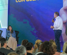 O Governo do Estado lançou nesta quinta-feira (17) o Paraná Solidário, aplicativo criado especialmente para promover a doação direta entre os cidadãos e as entidades beneficentes. A tecnologia, idealizada pela Secretaria da Justiça, Família e Trabalho, com apoio técnico da Celepar, é uma ponte entre empresas e pessoas físicas que queiram doar para instituições produtos como alimentos, roupas, móveis, eletrodomésticos, ração para animais. Foto: Valdelino Pontes