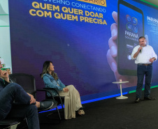 O Governo do Estado lançou nesta quinta-feira (17) o Paraná Solidário, aplicativo criado especialmente para promover a doação direta entre os cidadãos e as entidades beneficentes. A tecnologia, idealizada pela Secretaria da Justiça, Família e Trabalho, com apoio técnico da Celepar, é uma ponte entre empresas e pessoas físicas que queiram doar para instituições produtos como alimentos, roupas, móveis, eletrodomésticos, ração para animais. Foto: Valdelino Pontes