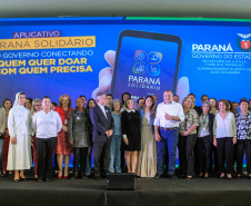 O Governo do Estado lançou nesta quinta-feira (17) o Paraná Solidário, aplicativo criado especialmente para promover a doação direta entre os cidadãos e as entidades beneficentes. A tecnologia, idealizada pela Secretaria da Justiça, Família e Trabalho, com apoio técnico da Celepar, é uma ponte entre empresas e pessoas físicas que queiram doar para instituições produtos como alimentos, roupas, móveis, eletrodomésticos, ração para animais. Foto: Valdelino Pontes