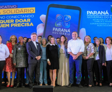 O Governo do Estado lançou nesta quinta-feira (17) o Paraná Solidário, aplicativo criado especialmente para promover a doação direta entre os cidadãos e as entidades beneficentes. A tecnologia, idealizada pela Secretaria da Justiça, Família e Trabalho, com apoio técnico da Celepar, é uma ponte entre empresas e pessoas físicas que queiram doar para instituições produtos como alimentos, roupas, móveis, eletrodomésticos, ração para animais. Foto: Valdelino Pontes