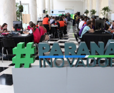 Um grupo de 30 estudantes do ensino médio da rede estadual de Educação participou nesta sexta-feira (18) do Desafio Inova Paraná, maratona de ideação de soluções para a gestão pública realizada no Palácio Iguaçu, em Curitiba. A iniciativa faz parte da Semana Paraná Inovador, evento do Governo do Estado que ocorre até este sábado (19).Foto: Ari Dias/AEN