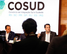 O governador Carlos Massa Ratinho Junior participou neste sábado (19), em Florianópolis (SC), da quinta reunião do Consórcio de Integração Sul e Sudeste (Cosud), que reúne os sete estados das duas regiões. Ratinho Junior destacou a importância de o consórcio discutir temas que colaborem com o País como um todo.