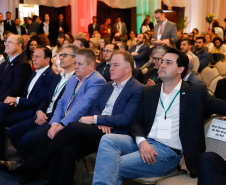 O governador Carlos Massa Ratinho Junior participou neste sábado (19), em Florianópolis (SC), da quinta reunião do Consórcio de Integração Sul e Sudeste (Cosud), que reúne os sete estados das duas regiões. Ratinho Junior destacou a importância de o consórcio discutir temas que colaborem com o País como um todo.