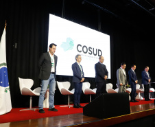 O governador Carlos Massa Ratinho Junior participou neste sábado (19), em Florianópolis (SC), da quinta reunião do Consórcio de Integração Sul e Sudeste (Cosud), que reúne os sete estados das duas regiões. Ratinho Junior destacou a importância de o consórcio discutir temas que colaborem com o País como um todo.
