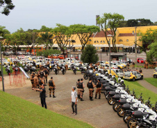 A Operação Todos por Um, realizada pelo 1º Comando Regional da PM (1º CRPM), nesta sexta-feira (18), em Curitiba, abordou 900 pessoas e encaminhou 14 para delegacias. Vinte veículos foram apreendidos. Houve também a lavratura de nove Termos Circunstanciados (oito por uso de drogas e um por desacato). A operação iniciou-se por volta de 17 horas e seguiu até às 23 horas. Foto: Soldado Ismael Ponchio