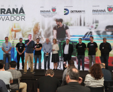 O Governo do Estado encerrou neste sábado (19) a primeira edição da Semana Paraná Inovador com uma nova lei, que cria o Dia da Eletromobilidade. O objetivo é incentivar essa tecnologia e ampliar as ações de sustentabilidade no Estado. O texto que estabelece a celebração anual no Paraná todo dia 19 de outubro, foi sancionado simbolicamente pelo vice-governador Darci Piana em ato no Palácio Iguaçu.
 Foto: Ari Dias/AEN
