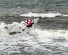 Guaratuba, Antonina, Matinhos, Morretes, Pontal do Paraná, Guaraqueçaba e Paranaguá, no Litoral, abrigam até o próximo fim de semana competições de handebol, surf, triátlon, além de espetáculos de balonismo e Futebol das Estrelas. É a quarta etapa dos Jogos de Aventura e Natureza, a segunda no Litoral do Estado. A abertura foi sábado (19) e as atividades acontecem durante a semana.Foto: Denis Ferreira Netto/SEDEST