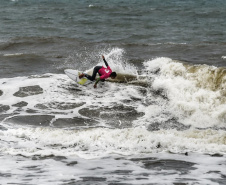Guaratuba, Antonina, Matinhos, Morretes, Pontal do Paraná, Guaraqueçaba e Paranaguá, no Litoral, abrigam até o próximo fim de semana competições de handebol, surf, triátlon, além de espetáculos de balonismo e Futebol das Estrelas. É a quarta etapa dos Jogos de Aventura e Natureza, a segunda no Litoral do Estado. A abertura foi sábado (19) e as atividades acontecem durante a semana.Foto: Denis Ferreira Netto/SEDEST