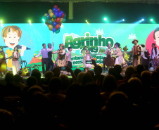 O governador Carlos Massa Ratinho Junior particiou nesta segunda-feira (21) do evento de premiação do Concurso Agrinho 2019. Promovido pela Federação da Agricultura do Paraná (Faep), com a parceria do Governo do Estado, o programa envolve, todo ano, aproximadamente 800 mil alunos e mais de 50 mil professores. Pinhais,21/10/2019 Foto:Jaelson Lucas / AEN