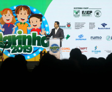 O governador Carlos Massa Ratinho Junior particiou nesta segunda-feira (21) do evento de premiação do Concurso Agrinho 2019. Promovido pela Federação da Agricultura do Paraná (Faep), com a parceria do Governo do Estado, o programa envolve, todo ano, aproximadamente 800 mil alunos e mais de 50 mil professores. Pinhais,21/10/2019 Foto:Jaelson Lucas / AEN