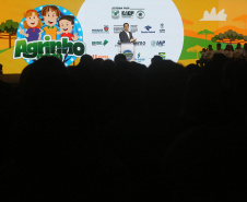 O governador Carlos Massa Ratinho Junior particiou nesta segunda-feira (21) do evento de premiação do Concurso Agrinho 2019. Promovido pela Federação da Agricultura do Paraná (Faep), com a parceria do Governo do Estado, o programa envolve, todo ano, aproximadamente 800 mil alunos e mais de 50 mil professores. Pinhais,21/10/2019 Foto:Jaelson Lucas / AEN
