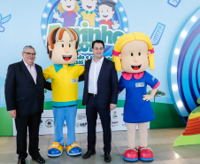 O Governo do Estado e a Federação da Agricultura do Estado do Paraná (Faep) renovaram nesta segunda-feira (21) o convênio para o programa Agrinho nas escolas estaduais do Paraná. O programa leva a escolas das redes públicas municipal e estadual atividades e materiais pedagógicos que tratam da preservação do meio ambiente, despertar da consciência de cidadania e questões que envolvem saúde e qualidade de vida.
