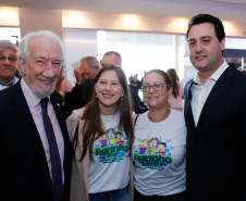 O Governo do Estado e a Federação da Agricultura do Estado do Paraná (Faep) renovaram nesta segunda-feira (21) o convênio para o programa Agrinho nas escolas estaduais do Paraná. O programa leva a escolas das redes públicas municipal e estadual atividades e materiais pedagógicos que tratam da preservação do meio ambiente, despertar da consciência de cidadania e questões que envolvem saúde e qualidade de vida.