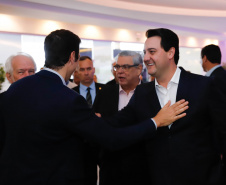 O Governo do Estado e a Federação da Agricultura do Estado do Paraná (Faep) renovaram nesta segunda-feira (21) o convênio para o programa Agrinho nas escolas estaduais do Paraná. O programa leva a escolas das redes públicas municipal e estadual atividades e materiais pedagógicos que tratam da preservação do meio ambiente, despertar da consciência de cidadania e questões que envolvem saúde e qualidade de vida.