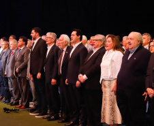 O Governo do Estado e a Federação da Agricultura do Estado do Paraná (Faep) renovaram nesta segunda-feira (21) o convênio para o programa Agrinho nas escolas estaduais do Paraná. O programa leva a escolas das redes públicas municipal e estadual atividades e materiais pedagógicos que tratam da preservação do meio ambiente, despertar da consciência de cidadania e questões que envolvem saúde e qualidade de vida.