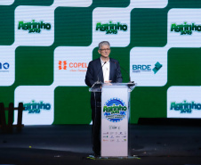 O Governo do Estado e a Federação da Agricultura do Estado do Paraná (Faep) renovaram nesta segunda-feira (21) o convênio para o programa Agrinho nas escolas estaduais do Paraná. O programa leva a escolas das redes públicas municipal e estadual atividades e materiais pedagógicos que tratam da preservação do meio ambiente, despertar da consciência de cidadania e questões que envolvem saúde e qualidade de vida.